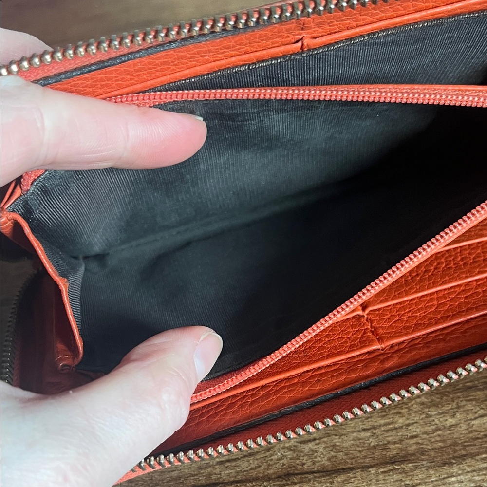 Gucci Beige and Orange Monogram Zip Wallet - Picture 5 of 12